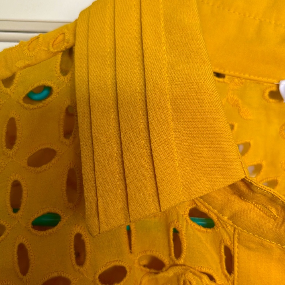 CHICO’S eyelet button down blouse. Excellent condition. Size M. - Picture 5 of 7